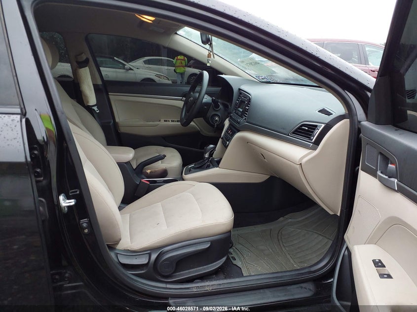 2017 HYUNDAI ELANTRA auction photo 5