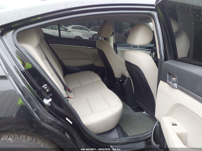2017 HYUNDAI ELANTRA auction photo 8