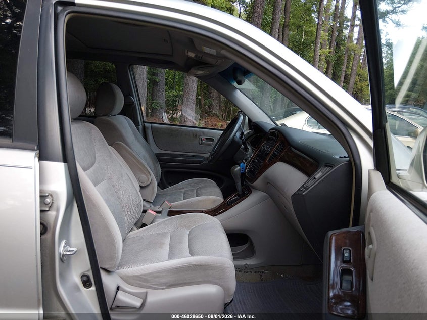 2003 TOYOTA HIGHLANDER auction photo 5