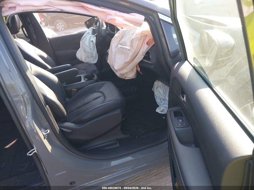 2025 CHRYSLER PACIFICA auction photo 5