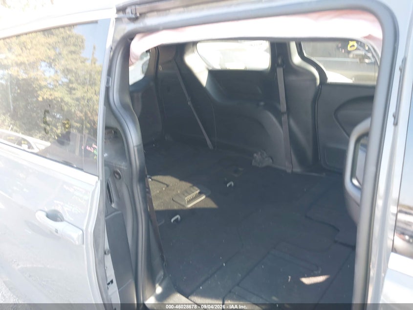 2025 CHRYSLER PACIFICA auction photo 8