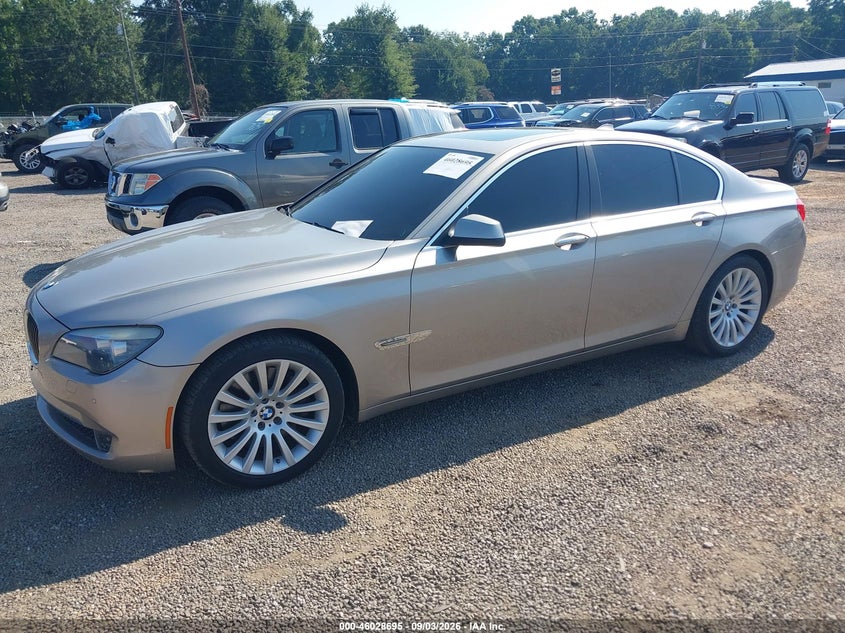 2009 BMW 7er, Rear, IAAI, VIN WBAKA835X9CY35026 — photo 2