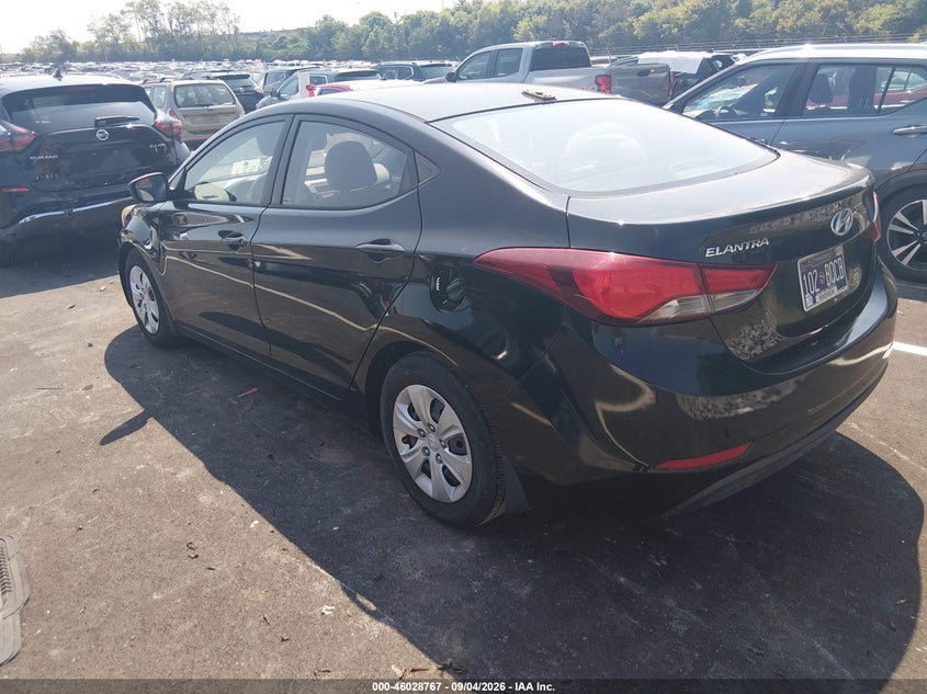 2016 HYUNDAI ELANTRA auction photo 3