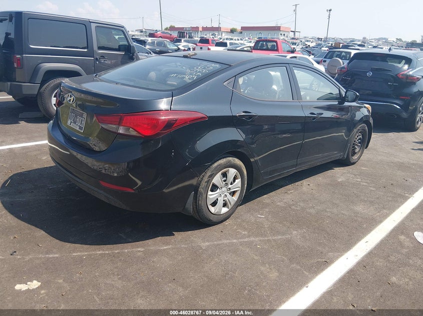 2016 HYUNDAI ELANTRA auction photo 4