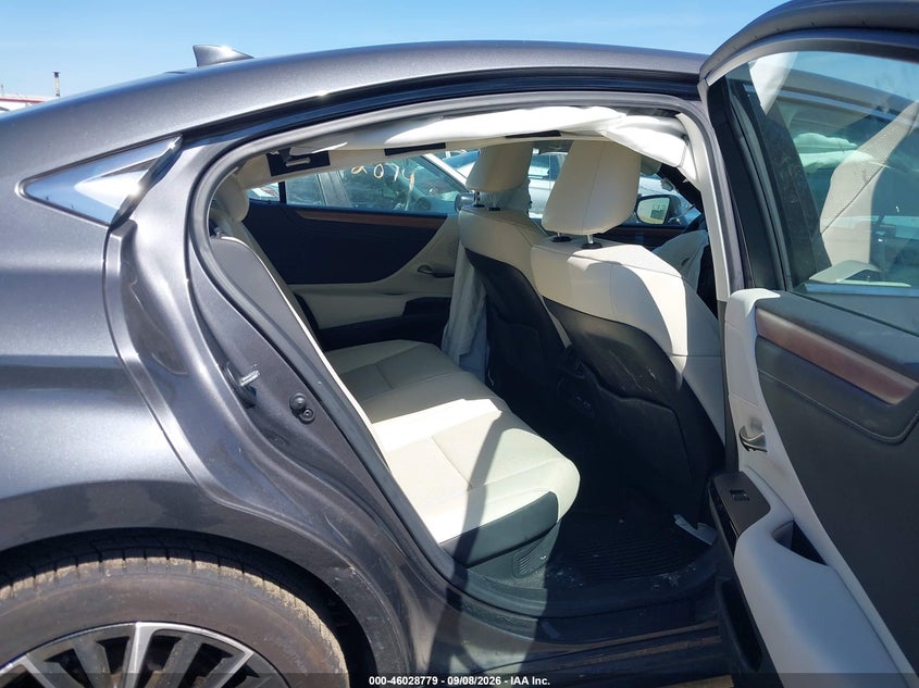 2025 LEXUS ES 300H · Фото 8
