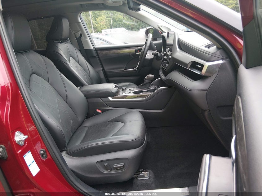 2020 TOYOTA HIGHLANDER auction photo 5