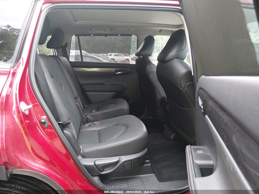 2020 TOYOTA HIGHLANDER auction photo 8