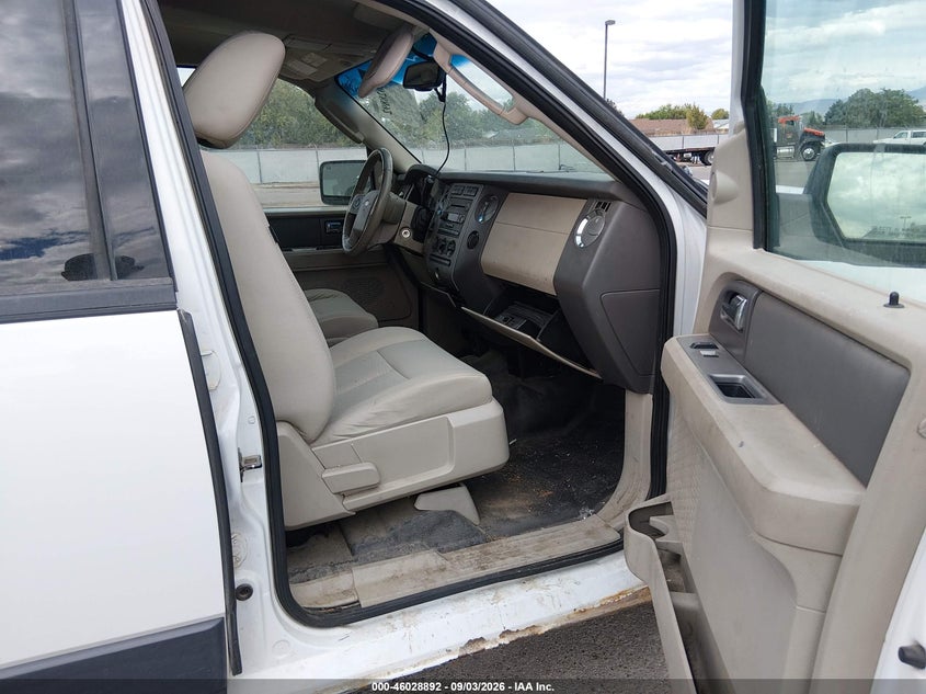 2011 FORD EXPEDITION auction photo 5
