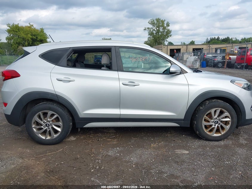 Photo 13 - HYUNDAI TUCSON