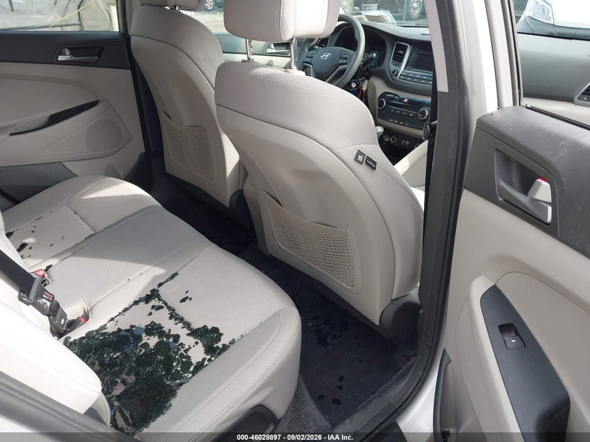 Photo 8 - HYUNDAI TUCSON