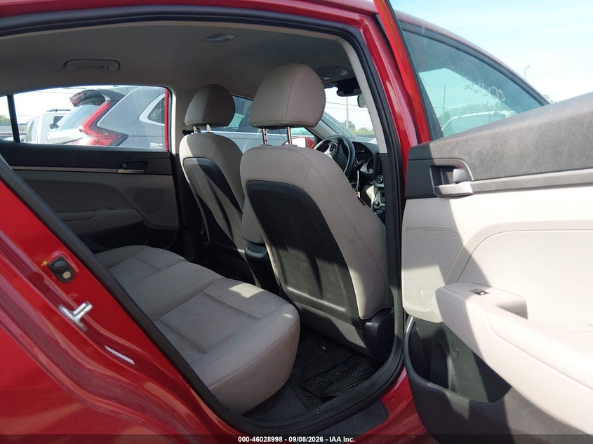 2018 HYUNDAI ELANTRA auction photo 8