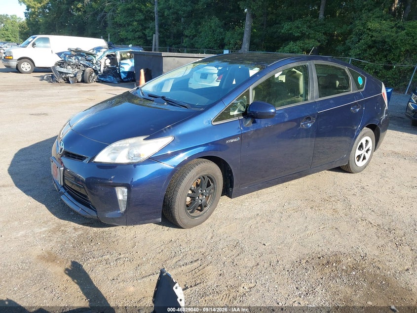 2015 TOYOTA PRIUS TWO · Фото 2