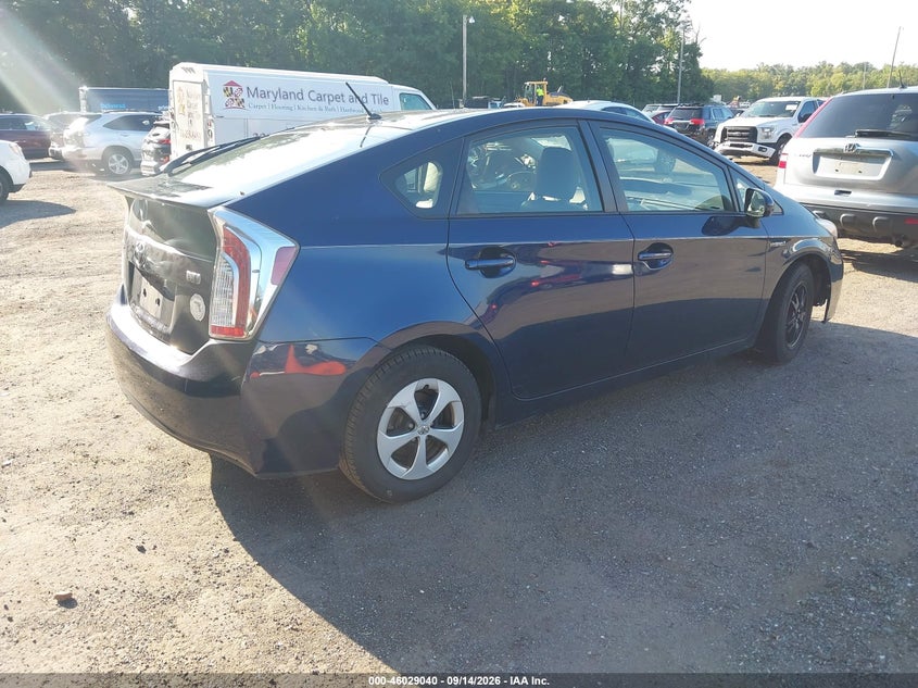 2015 TOYOTA PRIUS TWO · Фото 4