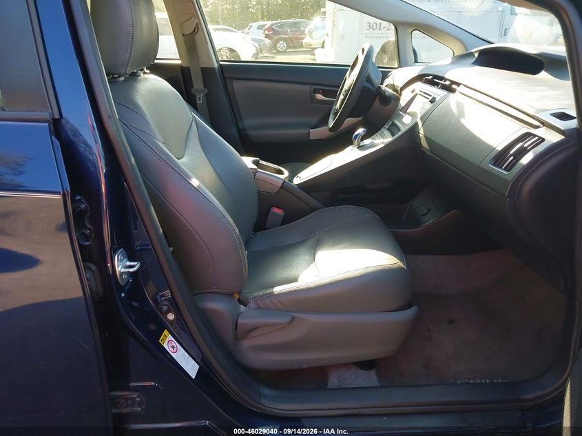 2015 TOYOTA PRIUS TWO · Фото 5