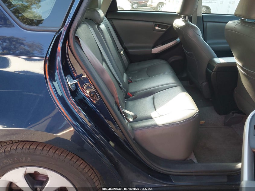 2015 TOYOTA PRIUS TWO · Фото 8