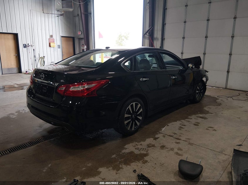 Nissan Altima - фото 4