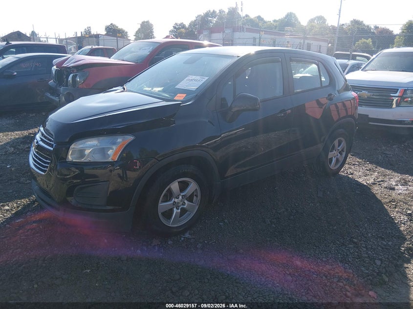 2015 Chevrolet Trax 1Ls, Right Front, IAAI, VIN 3GNCJPSB4FL252662 — photo 2