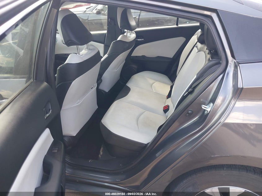 TOYOTA PRIUS - zdjęcie 8