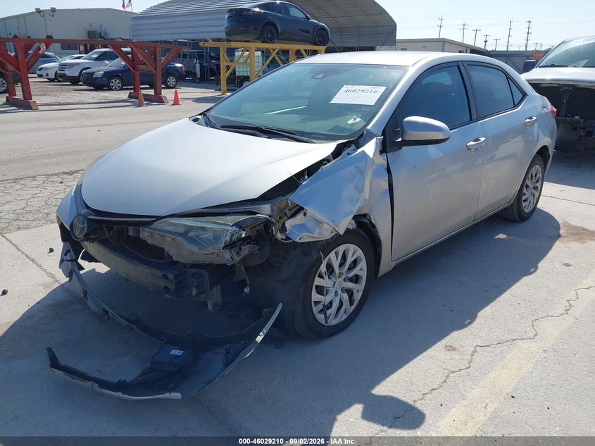 2018 Toyota Corolla, Удар спереду, IAAI, VIN 5YFBURHE2JP810951 — фото 2