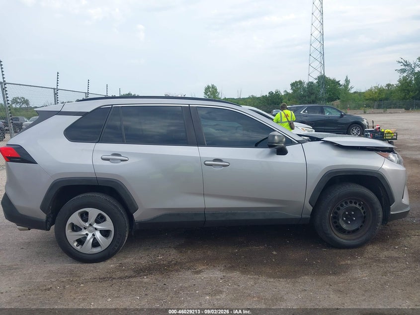 Фото 13 - TOYOTA RAV4