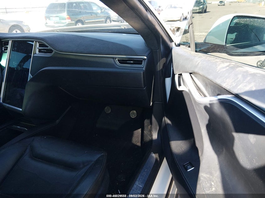 2015 TESLA MODEL S 85D/P85D · Фото 5