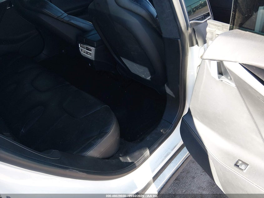 2015 TESLA MODEL S 85D/P85D · Фото 8