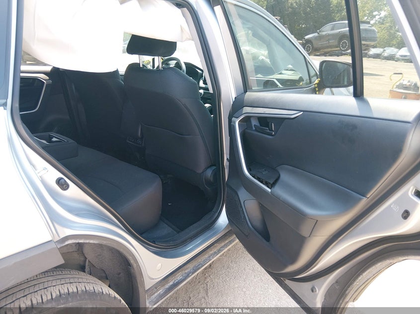 TOYOTA RAV4 - zdjęcie 8
