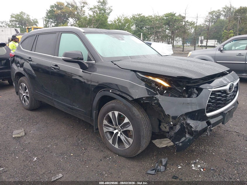 2022 TOYOTA HIGHLANDER XLE