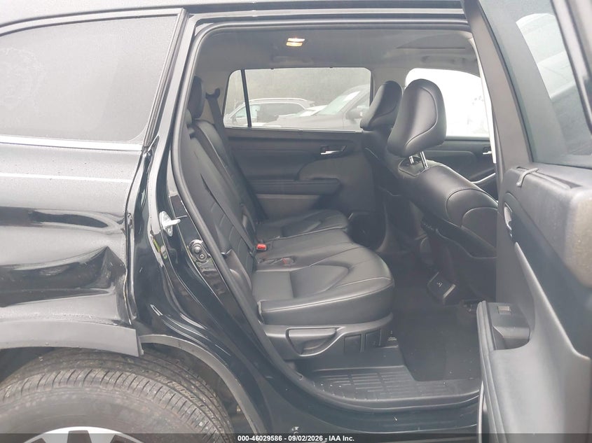 TOYOTA HIGHLANDER - zdjęcie 8