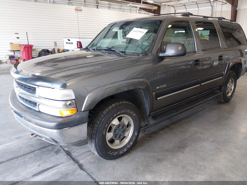 2001 CHEVROLET SUBURBAN 1500 auction photo 2