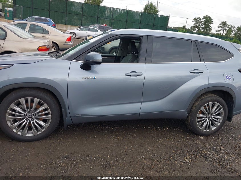 TOYOTA HIGHLANDER - zdjęcie 14