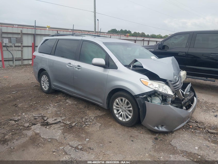 TOYOTA SIENNA - zdjęcie 1