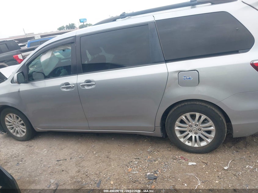 TOYOTA SIENNA - zdjęcie 14