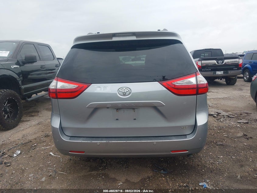 TOYOTA SIENNA - zdjęcie 16