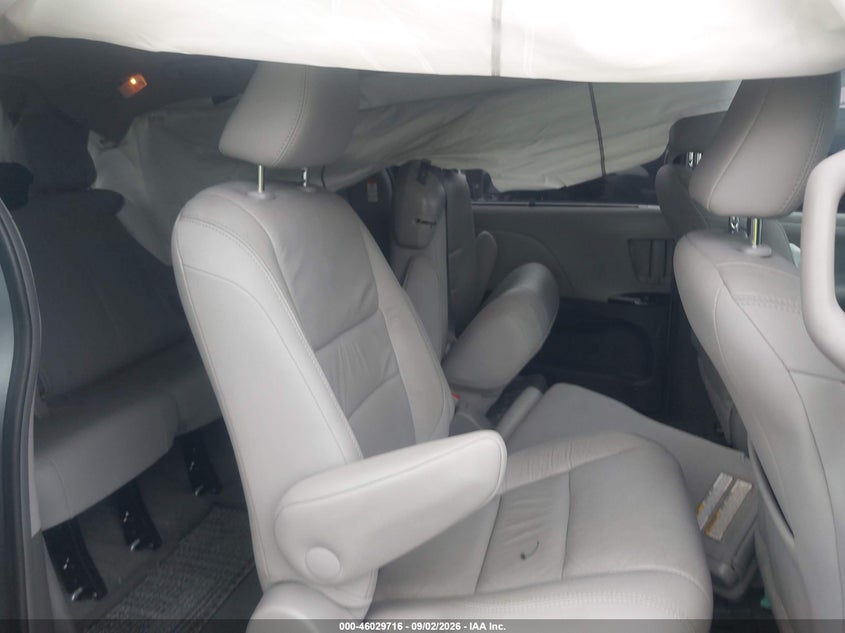 TOYOTA SIENNA - zdjęcie 8