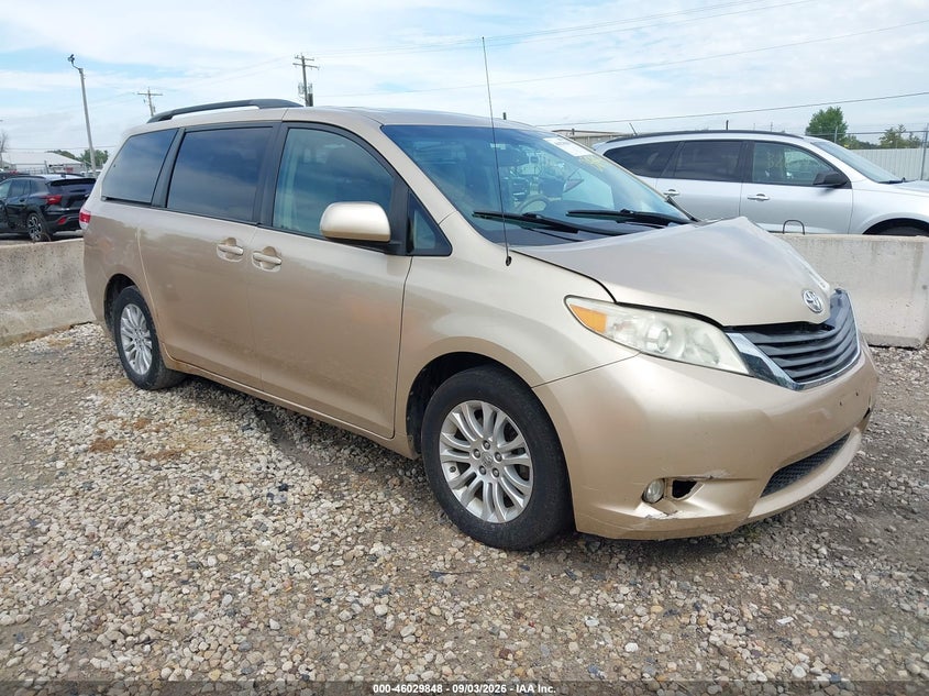 2011 TOYOTA SIENNA auction photo 1
