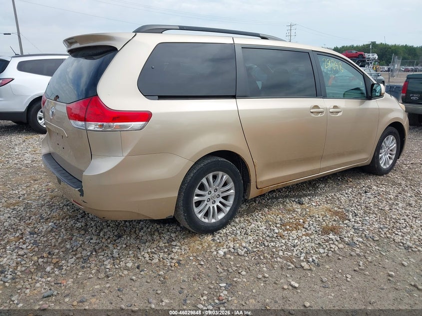2011 TOYOTA SIENNA auction photo 4