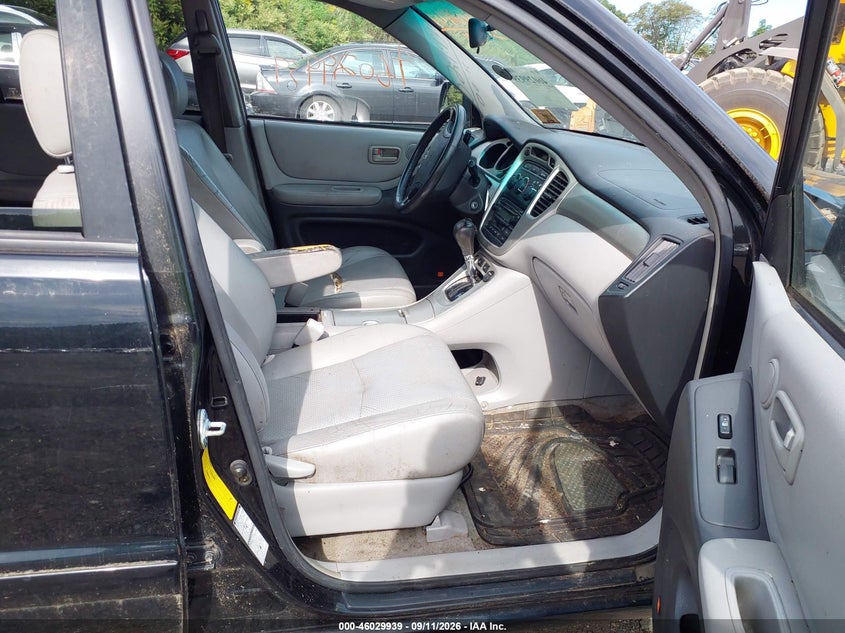 2004 TOYOTA HIGHLANDER auction photo 5