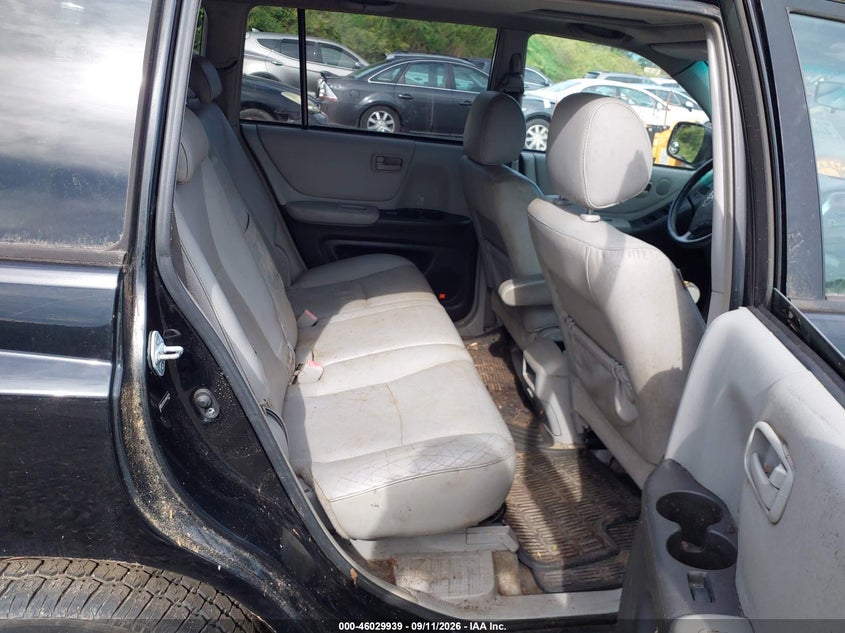 2004 TOYOTA HIGHLANDER auction photo 8