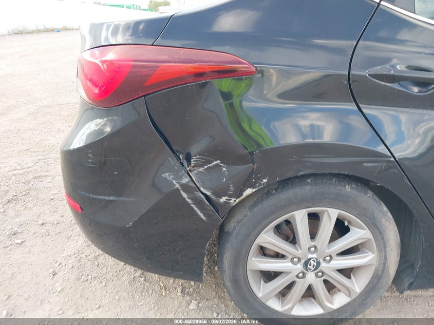 2015 HYUNDAI ELANTRA auction photo 6