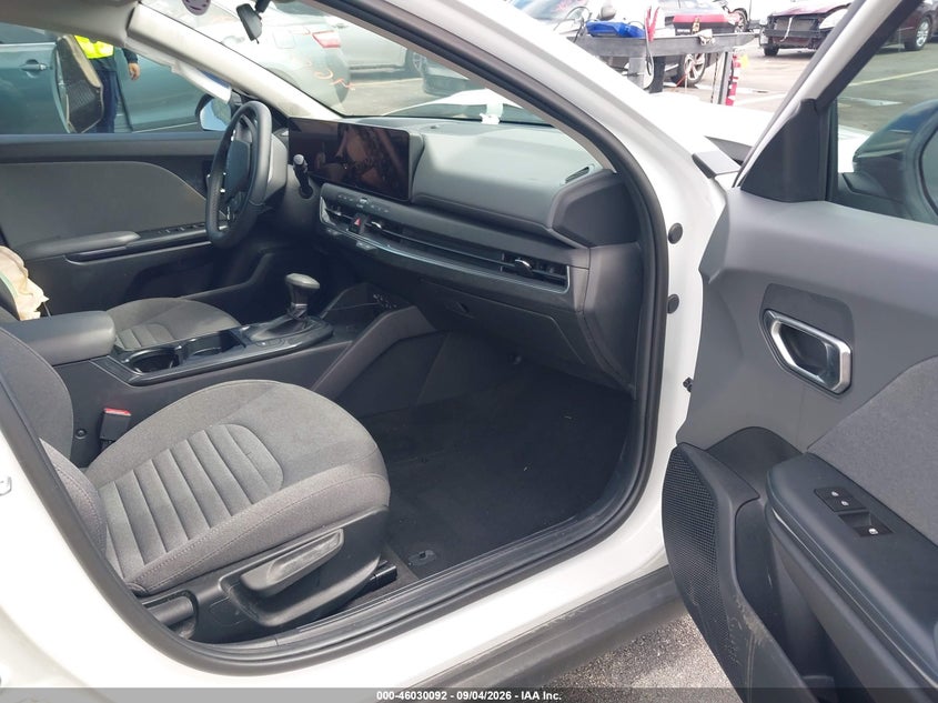 2025 KIA K4 EX · Фото 5