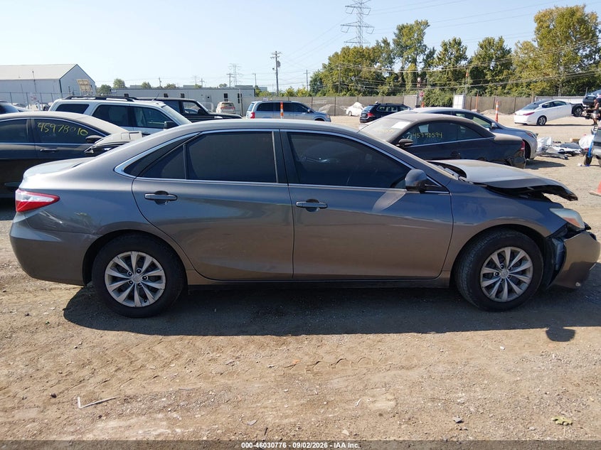 TOYOTA CAMRY - zdjęcie 13
