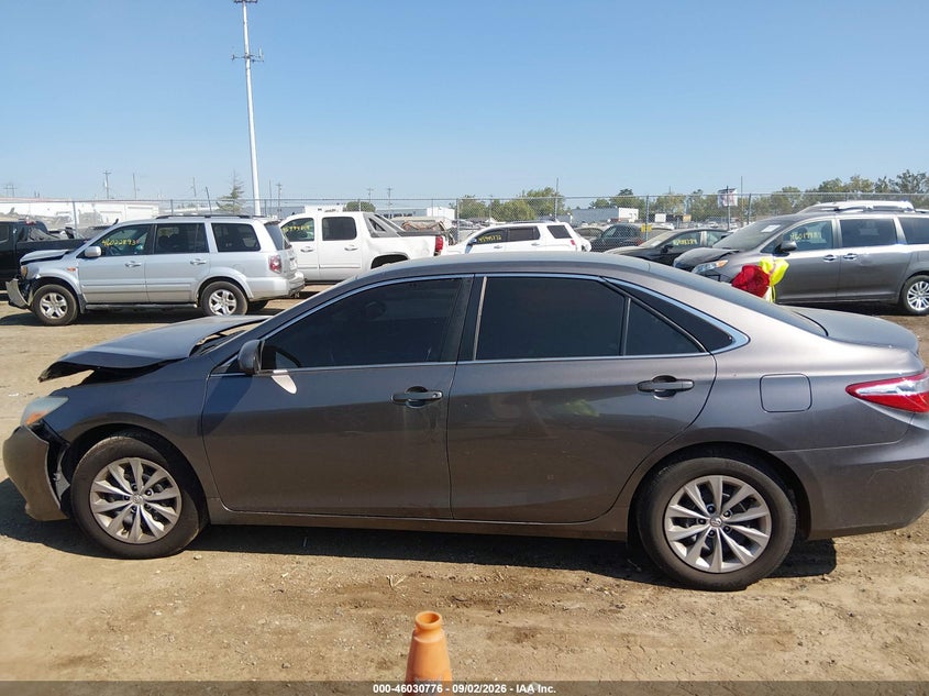 TOYOTA CAMRY - zdjęcie 14