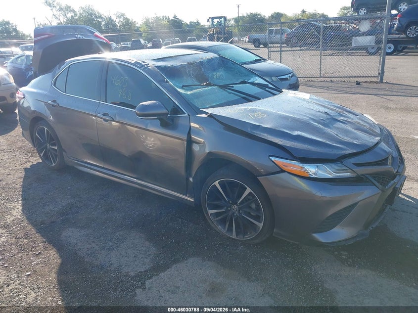 TOYOTA CAMRY - zdjęcie 1