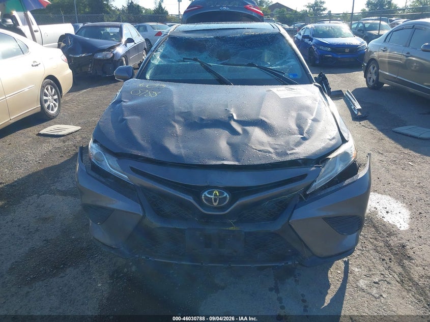 TOYOTA CAMRY - zdjęcie 13