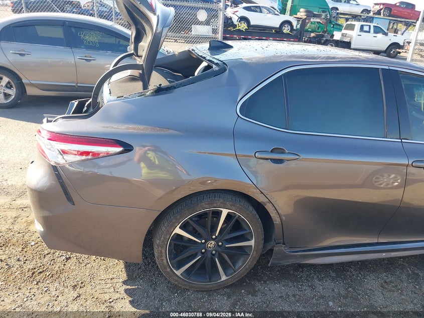 TOYOTA CAMRY - zdjęcie 22