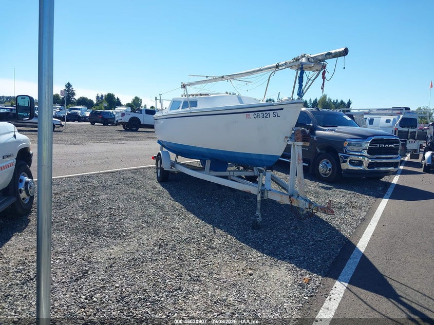 1972 CATALINA SAIL BOAT auction photo 1