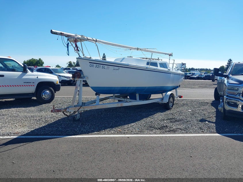 1972 CATALINA SAIL BOAT auction photo 2