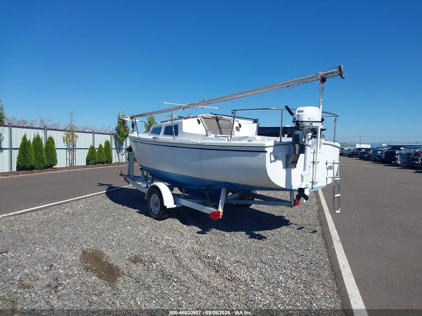 1972 CATALINA SAIL BOAT auction photo 3