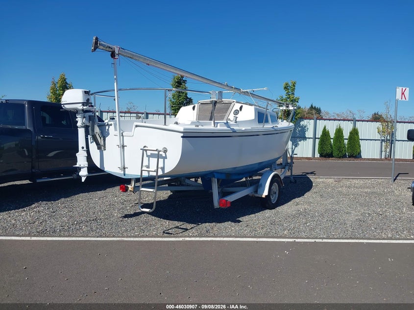 1972 CATALINA SAIL BOAT auction photo 4